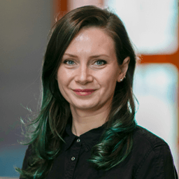 Nelly Lacobescu headshot