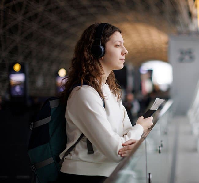 international-student-arrives-landing-slice