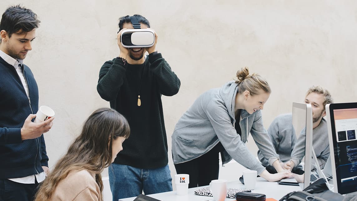 Students using VR glasses.
